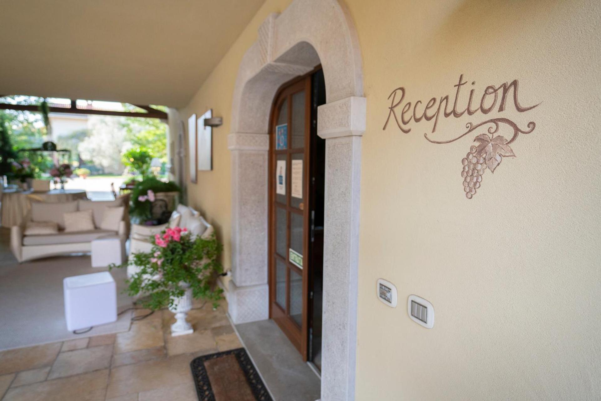 Wine Resort Luisa Mariano del Friuli Exterior photo